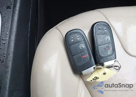 2017 Jeep Cherokee Limited 4X4 z USA, uszkodzony, nr VIN 1C4PJMDS2HW614796